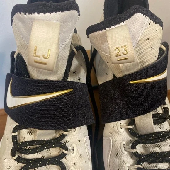 NIKE LEBRON XIV BHM MENS  SIZE 9 - Picture 7 of 12